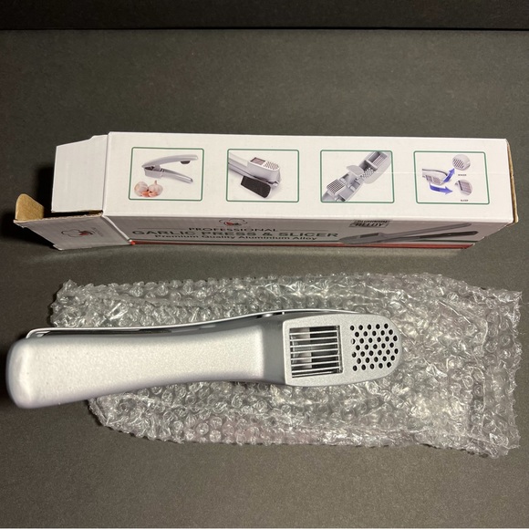 Professional Garlic Press/Slicer Premium Quality Aluminum Alloy Dishwasher Safe - Picture 5 of 5